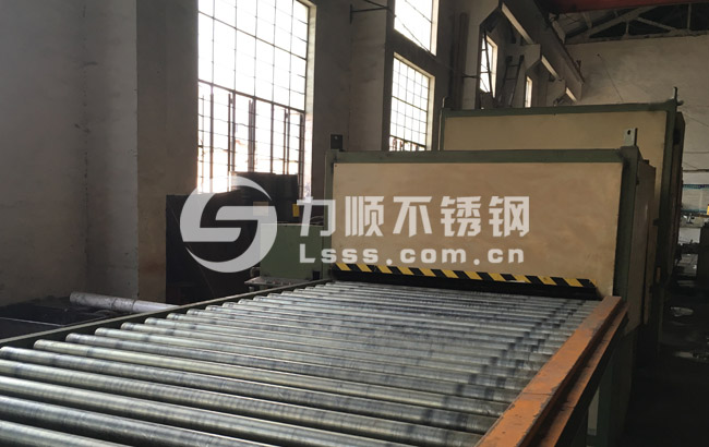 油磨拉絲拋光加工車間 - 無錫力順不銹鋼公司