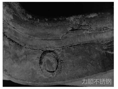 使用在硫酸酸洗液中的AISI316鉤具，其焊縫周圍發(fā)生的晶間腐蝕
